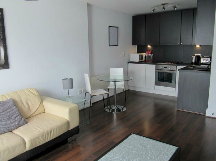 1 Bedroom Apartment To Rent In Skyline Plaza, Town Centre, RG21