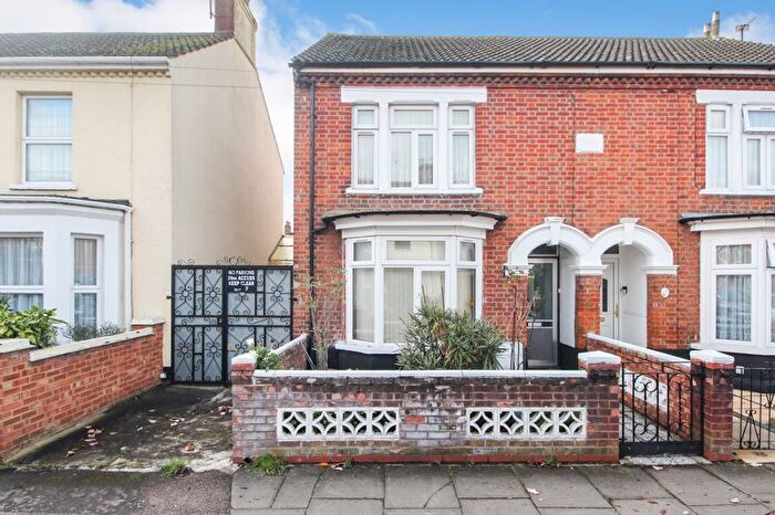 3 Bedroom Semi Detached House For Sale In Fairfax Road, Bedford, MK40