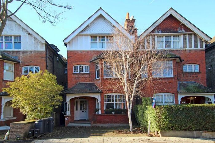 Studio To Rent In Riggindale Road, London SW16