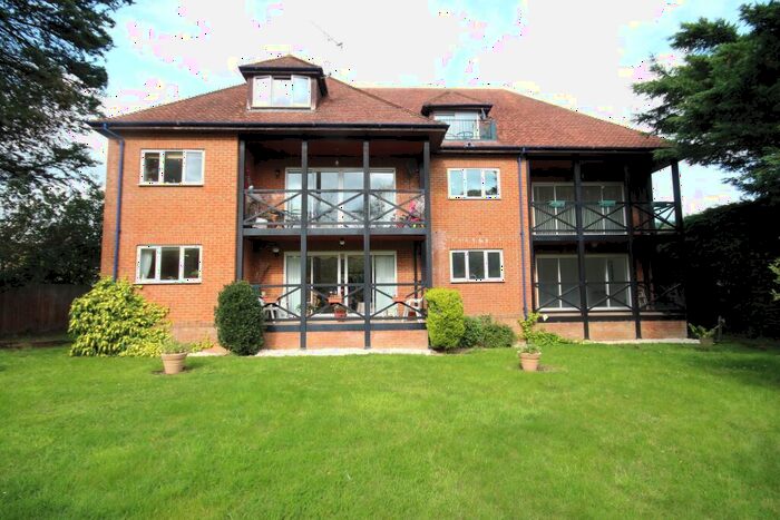 2 Bedroom Apartment To Rent In Court Road, Maidenhead, Berkshire, SL6