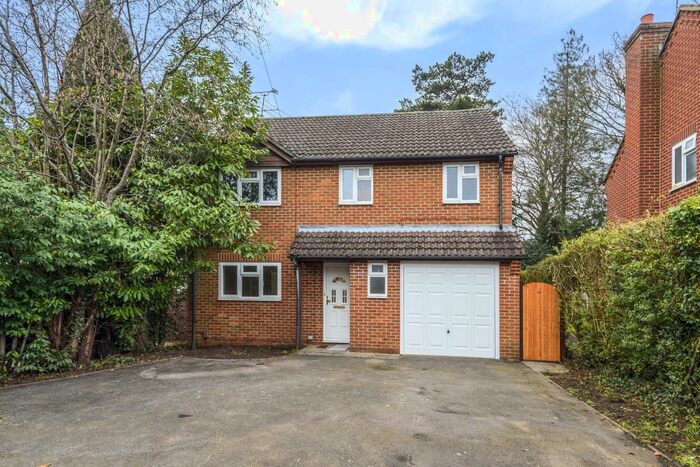 4 Bedroom Detached House To Rent In Edward Avenue, Camberley, GU15