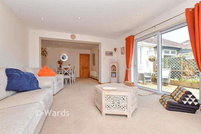 3 Bedroom Chalet For Sale In Queens Avenue, Dover, Kent, CT17