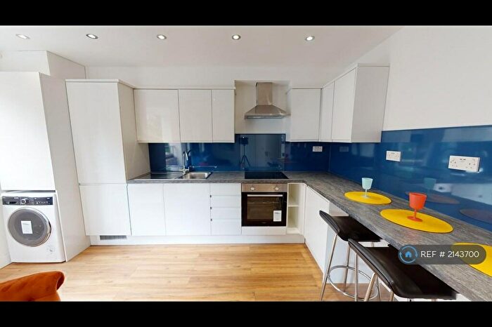 4 Bedroom Flat To Rent In Helston, London, NW1