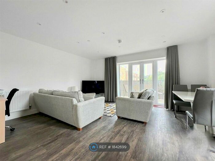 2 Bedroom Flat To Rent In Glenway Road, Rochester, ME1