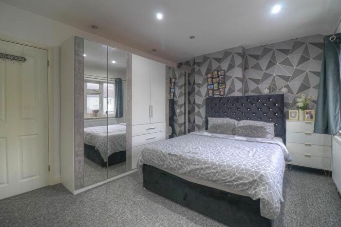 2 Bedroom Semi-Detached House For Sale In Roydene Crescent, Leicester, LE4