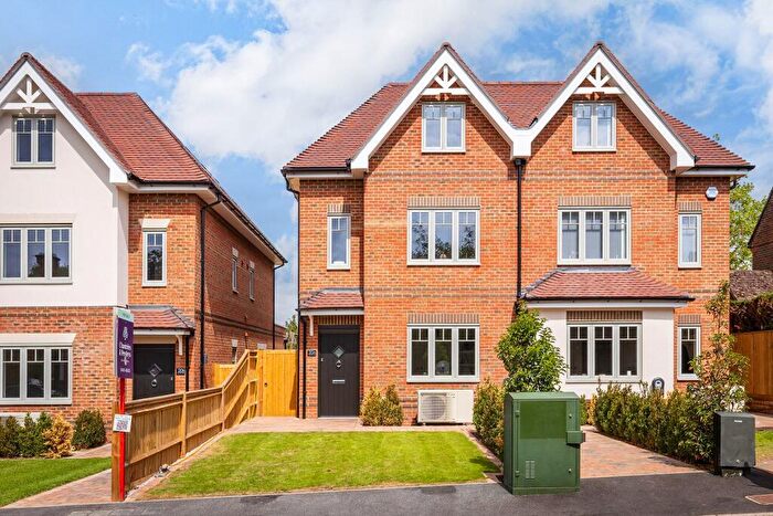 4 Bedroom Semi Detached House For Sale In Pit Farm Road, Guildford, GU1