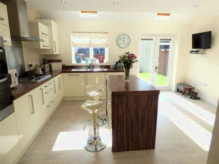 5 Bedroom Detached House To Rent In Victoria Close, Liversedge, West Yorkshire, WF15