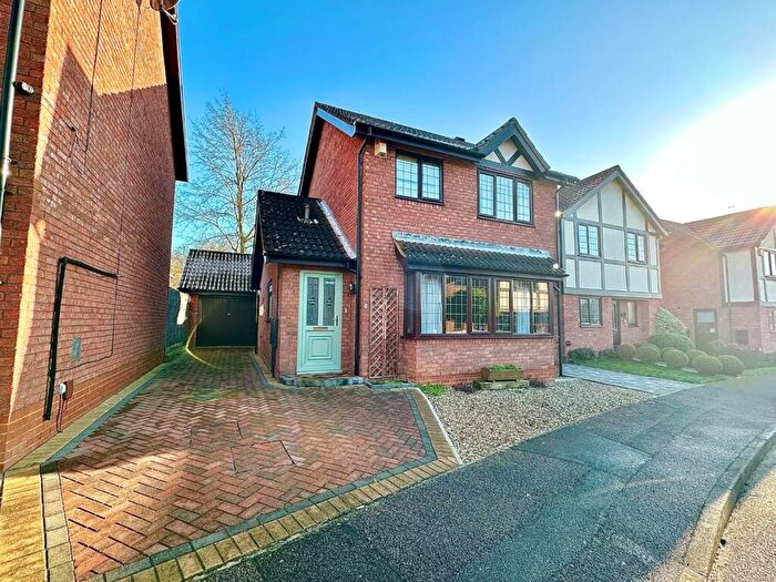 3 Bedroom Detached House For Sale In Stuart Close, West Hunsbury, Northampton, NN4