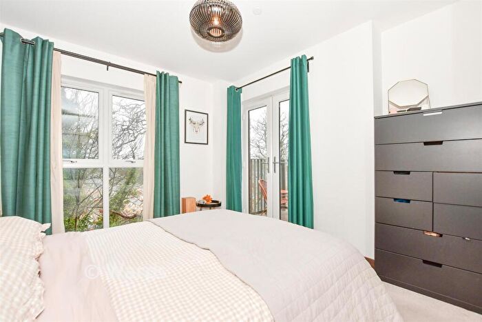 2 Bedroom Apartment For Sale In Rosalind Drive, Maidstone, Kent, ME14