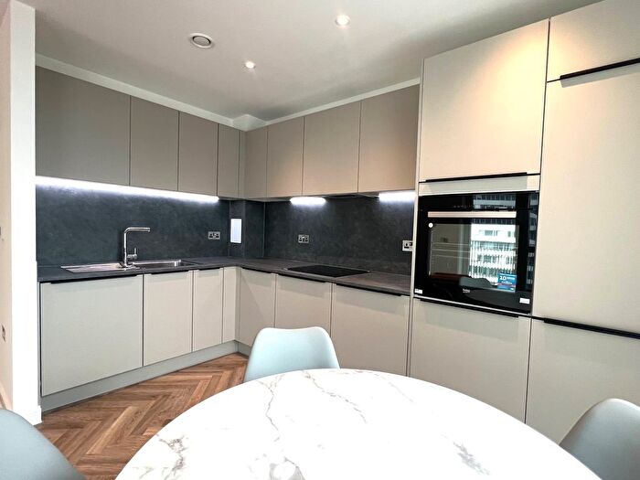 2 Bedroom Flat To Rent In Addiscombe Road, Croydon, CR0