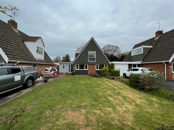 3 Bedroom House To Rent In Round Hill Avenue, Stourbridge, West Midlands, DY9