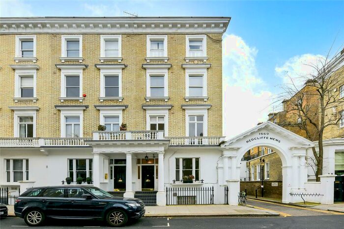 2 Bedroom Apartment To Rent In Harcourt Terrace, Chelsea, London, SW10