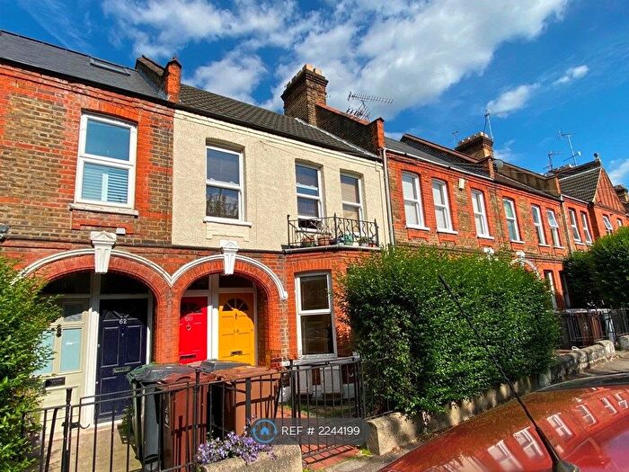2 Bedroom Flat To Rent In Walthamstow, London, E17