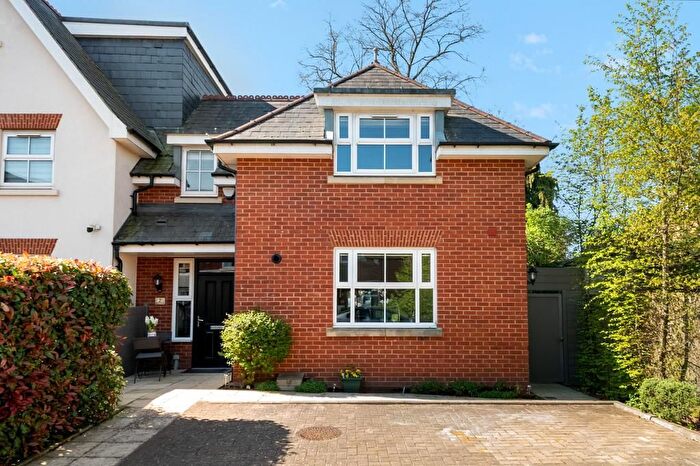 4 Bedroom Semi-Detached House For Sale In Bentley Close, Hanwell, London, W7