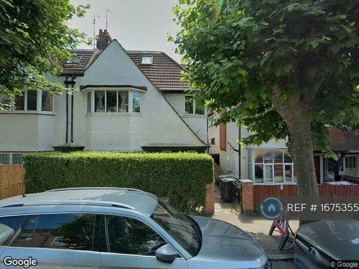 2 Bedroom Flat To Rent In First Floor, London, NW11