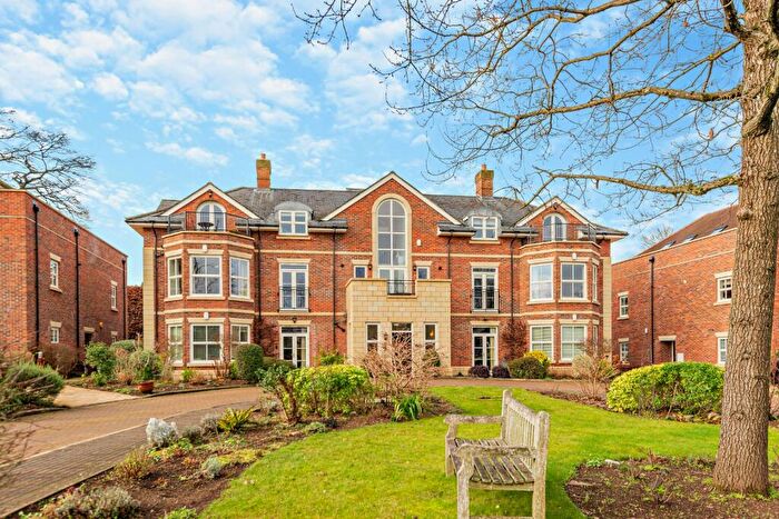 3 Bedroom Flat For Sale In Breedons Hill, Pangbourne, Berkshire, RG8