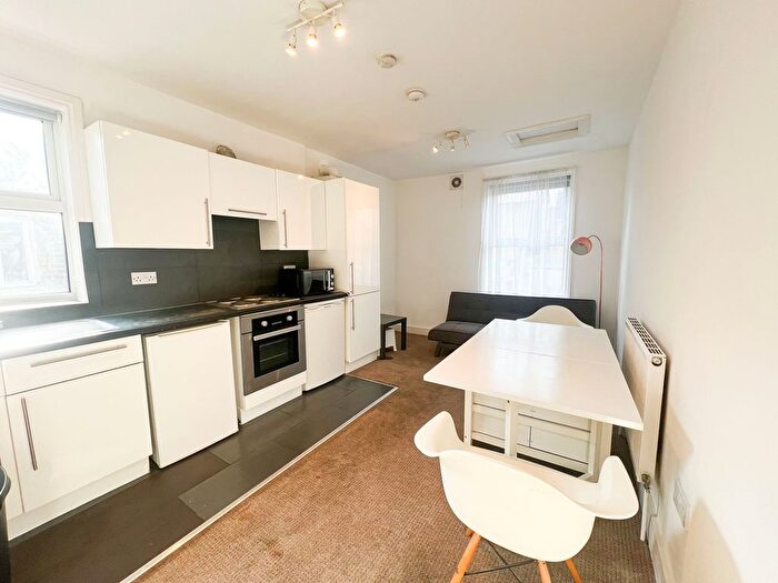 2 Bedroom Flat To Rent In High Road Leytonstone, London, E11