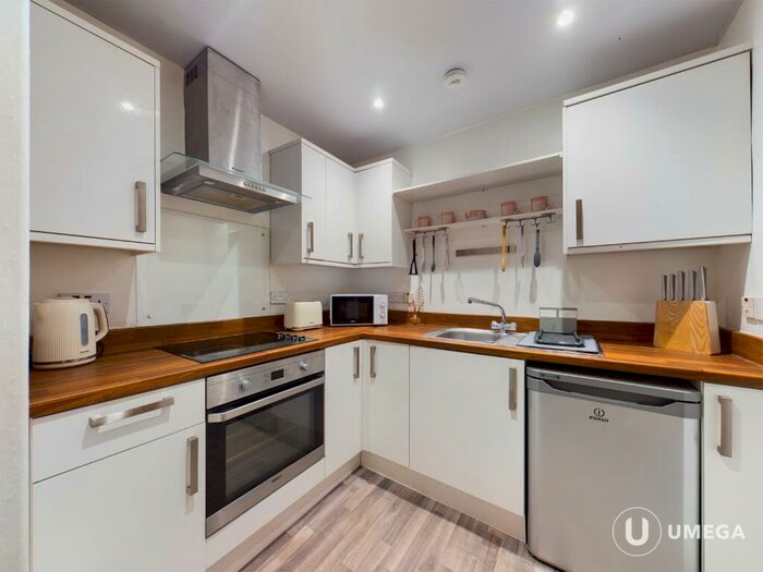 2 Bedroom Flat To Rent In Montague Street, South Side, Edinburgh, EH8