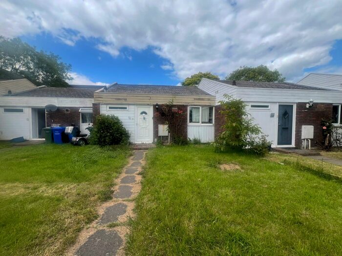 1 Bedroom Bungalow To Rent In Mayfield Road, Farnborough, GU14