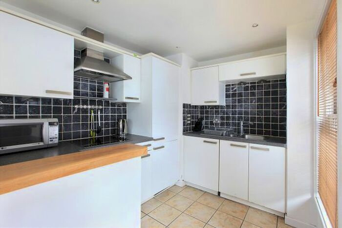 2 Bedroom Flat To Rent In The Polygon, Clapham Common, SW4