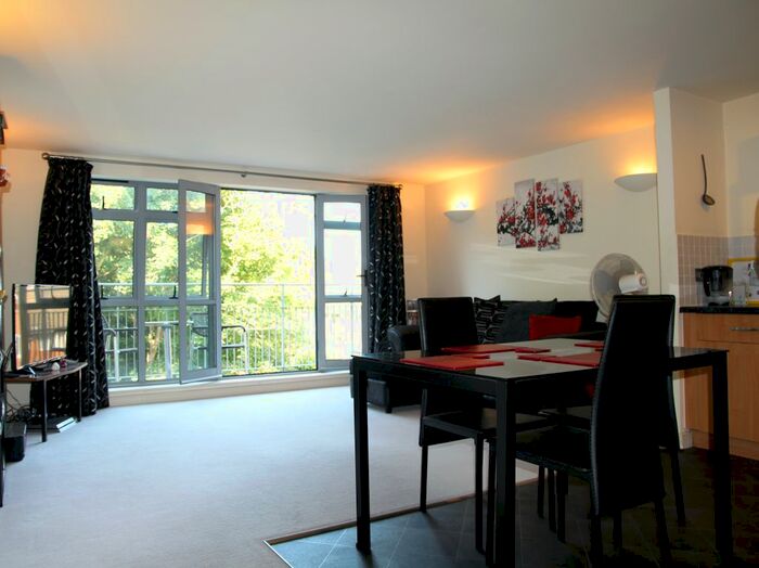 2 Bedroom Flat To Rent In Ardleigh Court, Bromley BR1