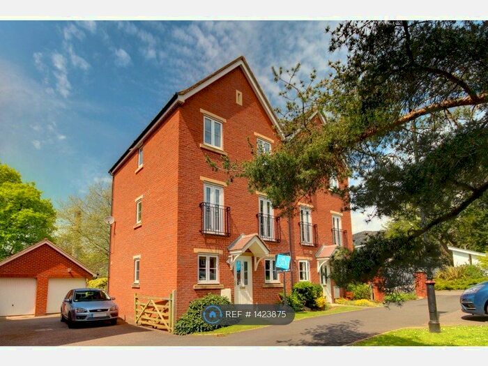4 Bedroom Semi-Detached House To Rent In Lister Close, Exeter, EX2
