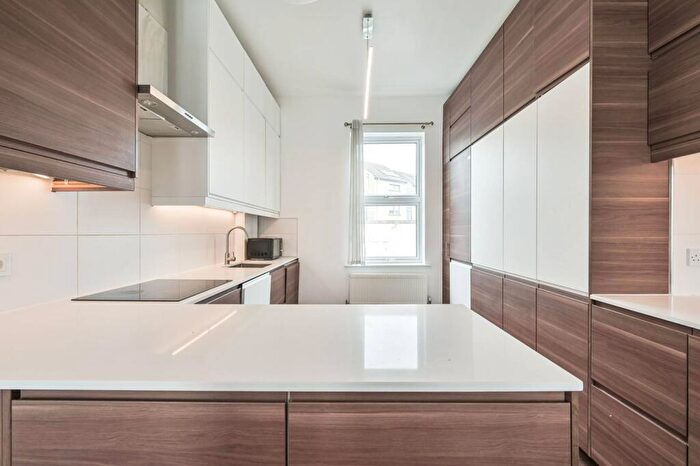 3 Bedroom Flat For Sale In Mill Lane, West Hampstead, London, NW6