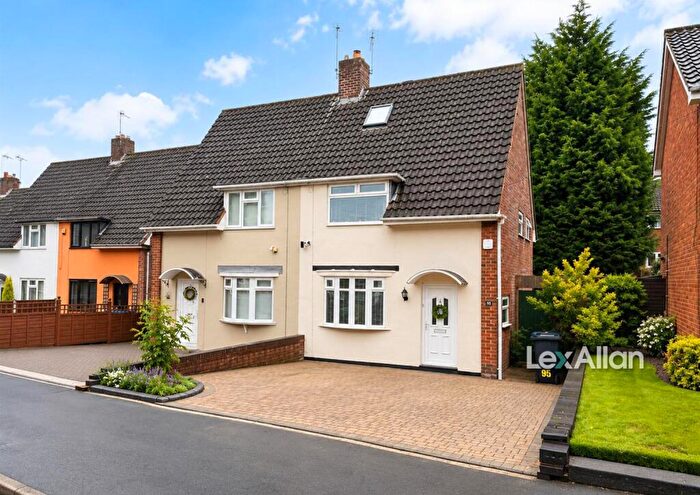 3 Bedroom Semi Detached House For Sale In Ashenhurst Road, Dudley, DY1