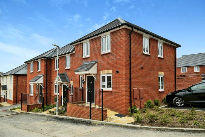 2 Bedroom End Of Terrace House For Sale In Wolsey Close, Marlborough, SN8