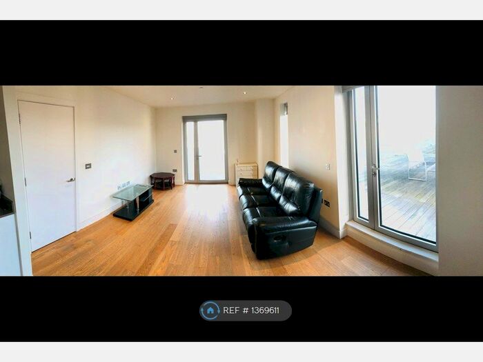 3 Bedroom Flat To Rent In Love Lane, London, SE18