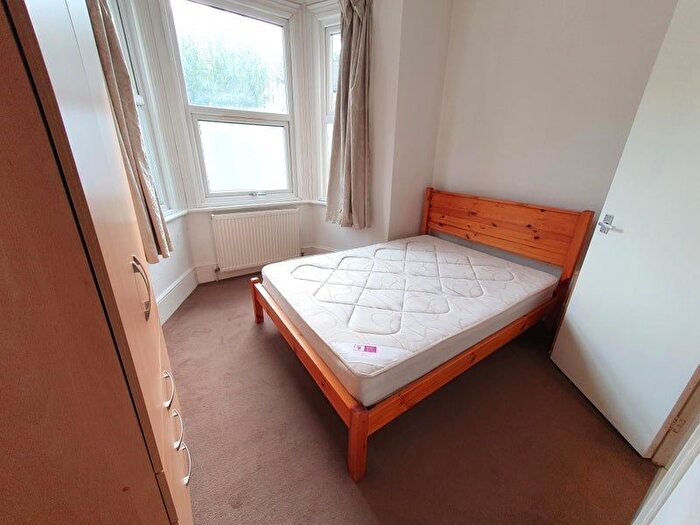 1 Bedroom Flat To Rent In Oak Grove, London, NW2