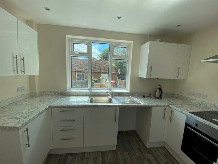 3 Bedroom Flat To Rent In Bellegrove Road, Welling, DA16