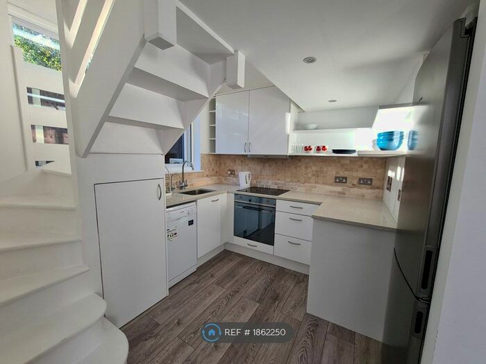 1 Bedroom Flat To Rent In The Vale, London, NW11