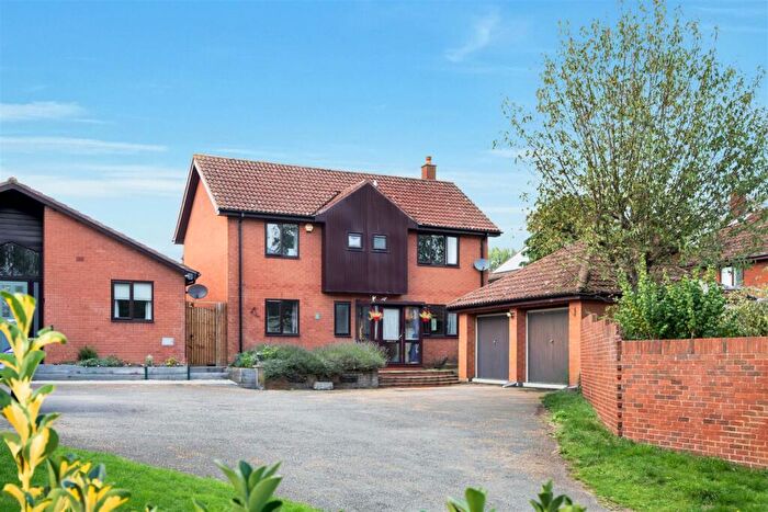 4 Bedroom Detached House For Sale In Tadmere, Two Mile Ash, Milton Keynes, MK8
