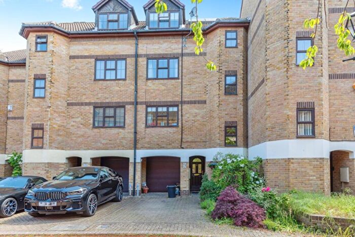 3 Bedroom Town House For Sale In Esplanade, Rochester, ME1