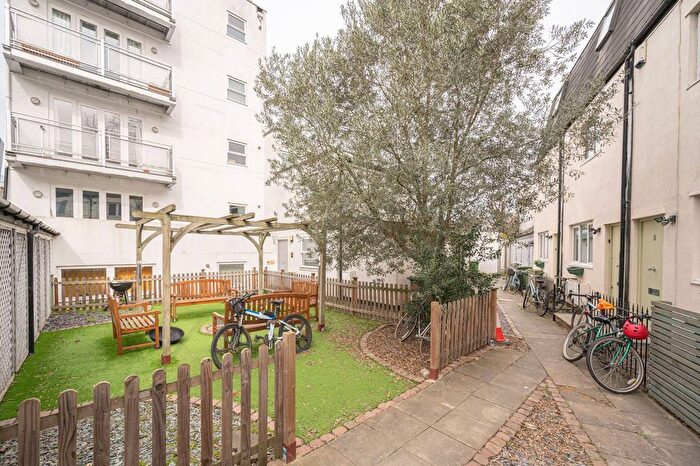 4 Bedroom Property To Rent In Heritage Place, Earlsfield, London, SW18