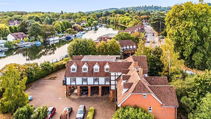 2 Bedroom Flat For Sale In Straight Road, Old Windsor, SL4