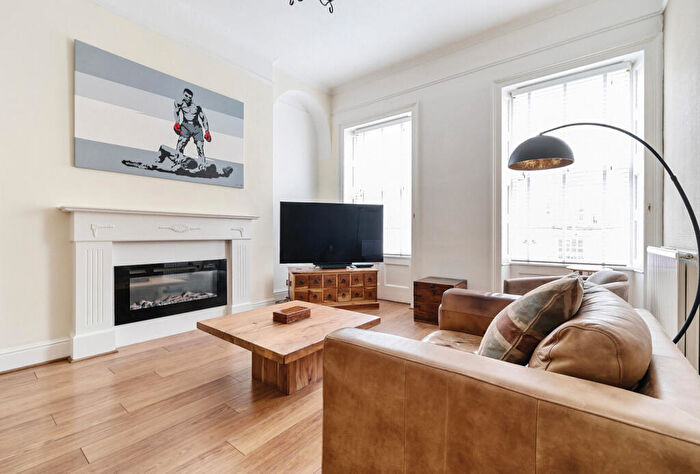 2 Bedroom Apartment For Sale In Bathwick Street, Bath, Somerset, BA2