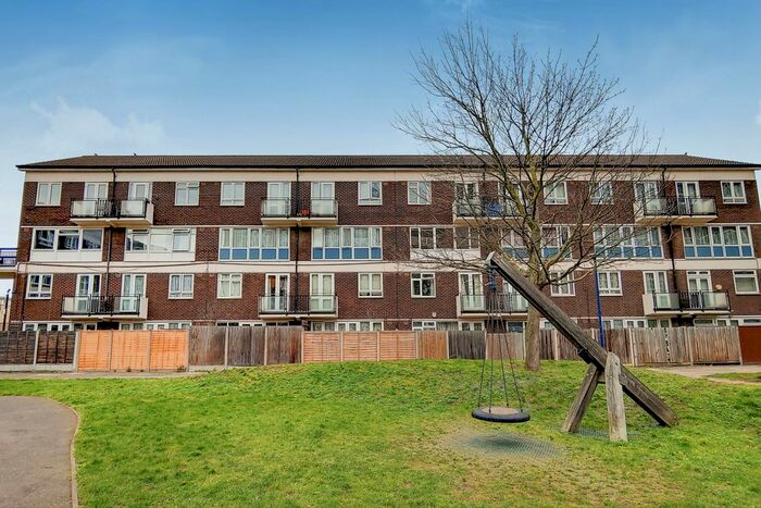 4 Bedroom Maisonette To Rent In Sheffield Square, London, E3