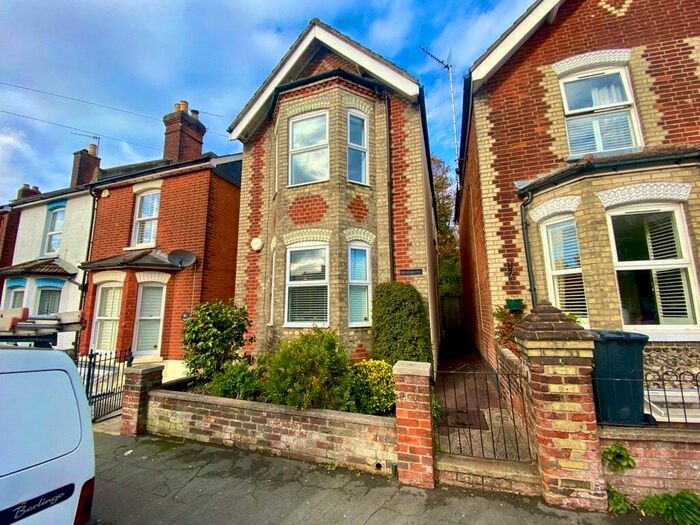 3 Bedroom Detached House To Rent In Markenfield Road, Guildford, Surrey, GU1