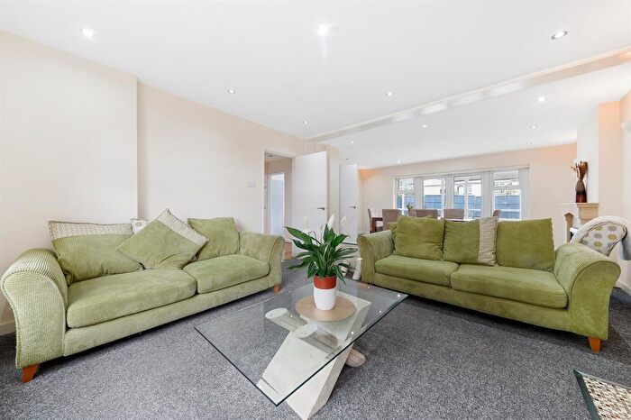 5 Bedroom Detached House To Rent In Essex Park, London, N3