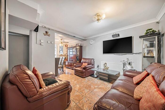 4 Bedroom Terraced House To Rent In Mitcham Road, Croydon, CR0