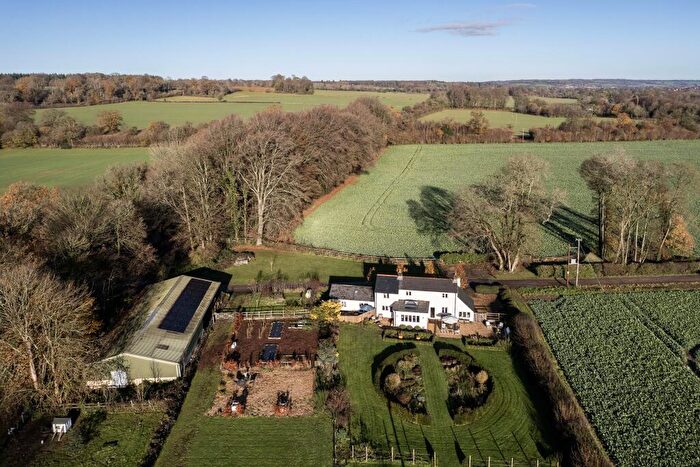 4 Bedroom Detached House For Sale In Farringdon, Alton, GU34