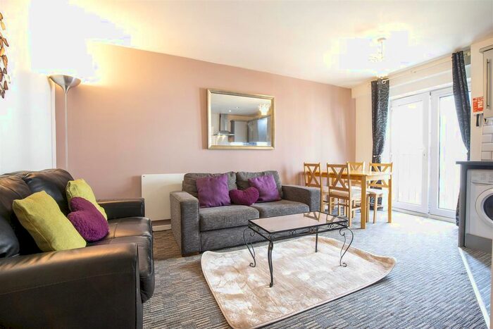 3 Bedroom Flat To Rent In Melbourne Street, Newcastle Upon Tyne, NE1