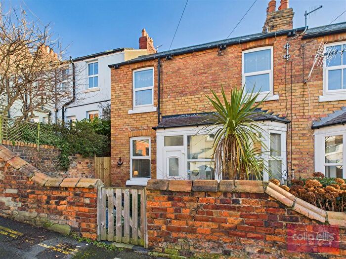 2 Bedroom Semi Detached House For Sale In Lancaster Street, Scarborough, YO11