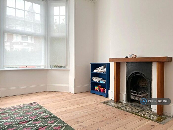 1 Bedroom Flat To Rent In Crosby Road, Forest Gate, E7