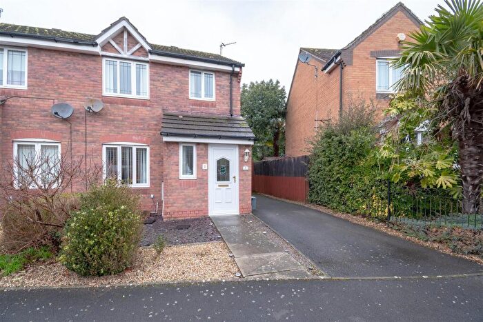 3 Bedroom Semi Detached House For Sale In Gelyn-Y-Cler, Barry, CF63