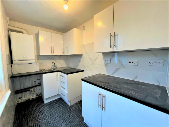 2 Bedroom Apartment To Rent In Ashville Road, London, E11