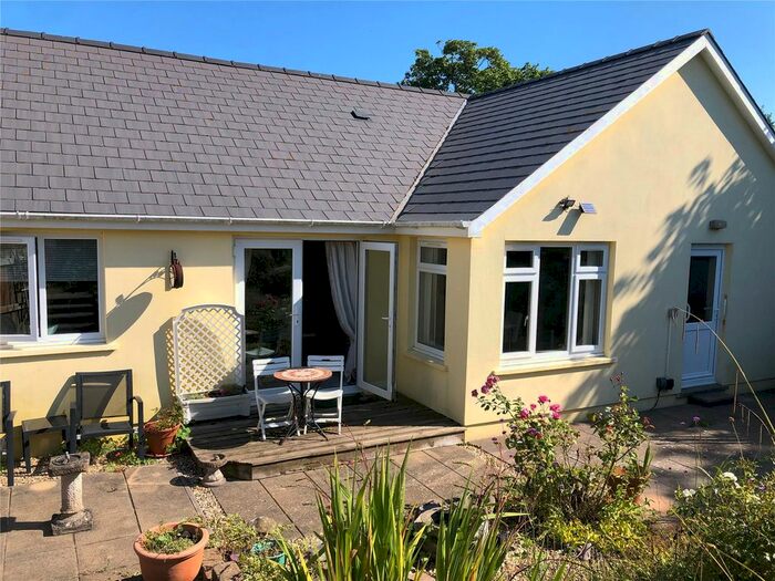 3 Bedroom Bungalow For Sale In Hawthorn Lane, Jameston, Tenby, SA70
