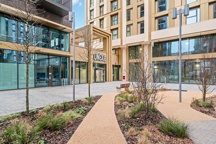 3 Bedroom Flat To Rent In Uncle Acton, Victoria Road, London, W3